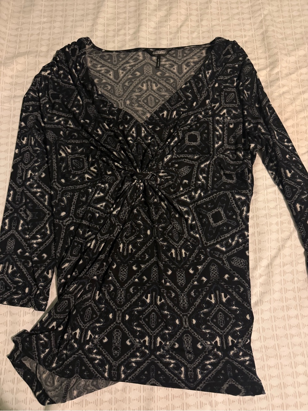 Daisy Fuentes Black & White Twist-Front V-Neck Blouse